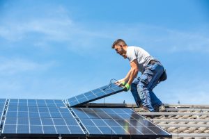 Énergie photovoltaïque : comment rentabiliser la toiture d’un bâtiment ?